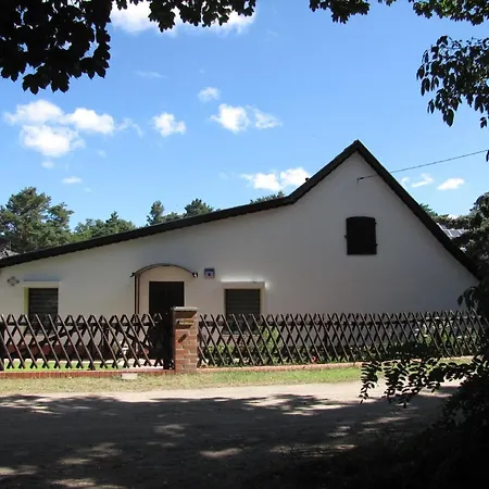 Nettes In Hartmannsdorf Mit Garten, Terrasse Und Grill Hébergement de vacances Lübben