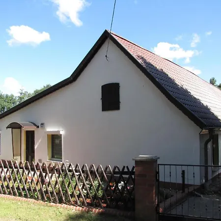 Nettes In Hartmannsdorf Mit Garten, Terrasse Und Grill